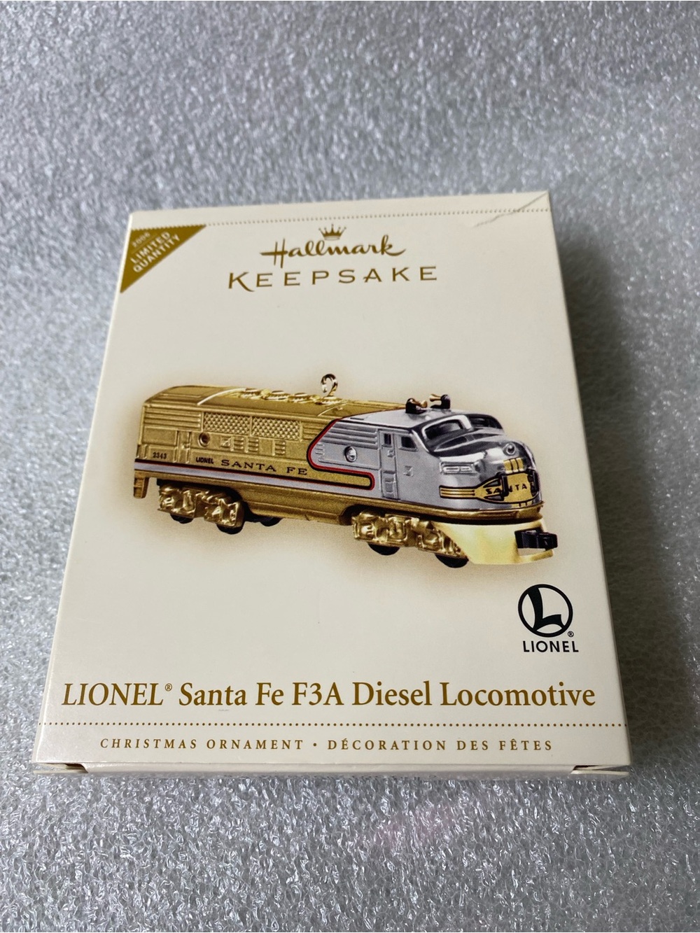 Hallmark Keepsake Lionel Santa Fe F3A Diesel Locomotive Train Ornament 2006